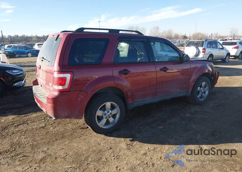 2011 Ford Escape Xlt z USA, uszkodzony, nr VIN 1FMCU9DG0BKA31880